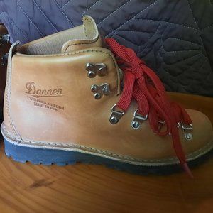 Danner Women's Mountain Light Cascade